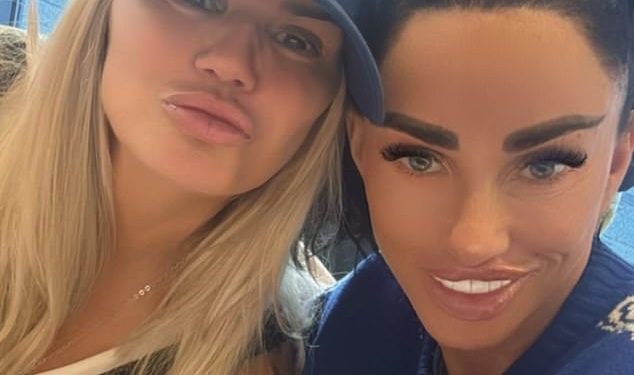 Katie Price i Kerry Katona otkrivaju da zajedno objavljuju novi singl dok najavljuju uzbudljivi projekt