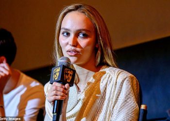 Kći Johnnyja Deppa Lily-Rose otkriva loše strane slave uoči prikazivanja svog novog filma Nosferatu