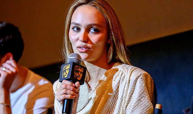 Kći Johnnyja Deppa Lily-Rose otkriva loše strane slave uoči prikazivanja svog novog filma Nosferatu