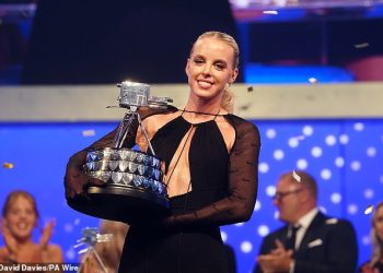 Keely Hodgkinson OSVOJELA je BBC-jevu sportsku osobu godine kako bi zaokružila nezaboravnu 2024. nakon osvajanja olimpijskog zlata u Parizu, postavši četvrta žena u nizu koja je osvojila gong