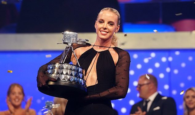 Keely Hodgkinson OSVOJELA je BBC-jevu sportsku osobu godine kako bi zaokružila nezaboravnu 2024. nakon osvajanja olimpijskog zlata u Parizu, postavši četvrta žena u nizu koja je osvojila gong