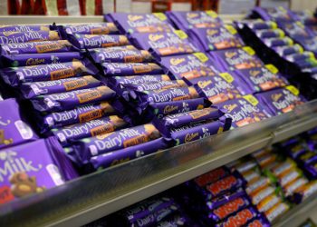 Kralj Charles oduzima proizvođaču čokolade kraljevski nalog — RT World News