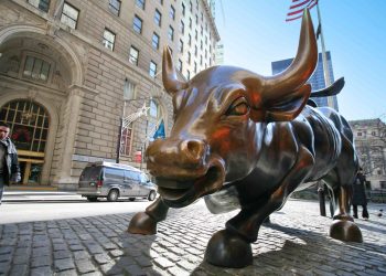 Kripto dionice rastu prije tržišta dok je Bitcoin premašio 100 tisuća dolara