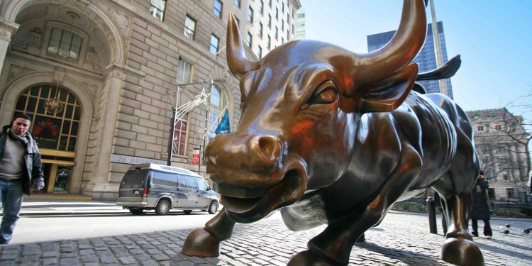 Kripto dionice rastu prije tržišta dok je Bitcoin premašio 100 tisuća dolara