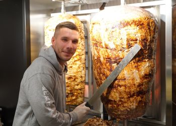 LEGENDARNI NOGOMETAŠ ‘Igrao sam za Arsenal i Njemačku, a danas sam kralj kebaba i zarađujem milijune’ | NACIONAL.HR