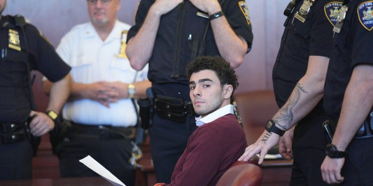 Luigi Mangione izjasnio se nevinim za ubojstvo izvršnog direktora — RT World News