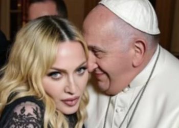 Madonna objavila lažne fotografije s Papom Franjom: ‘Ovo je jezivo, žalosno i jadno’