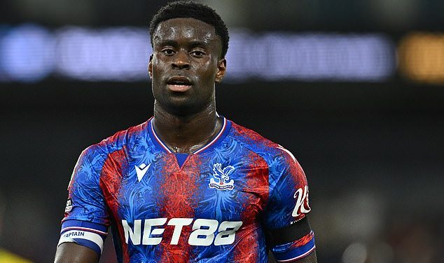 Marc Guehi ‘želi se pridružiti Liverpoolu i spreman je čekati da dobije svoj potez’ s ugovorom koji otkucava – dok Crystal Palace ‘pazi na čudesno dijete Redsa kao dio dogovora’