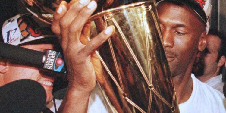 Michael Jordan grlio je NBA trofej u suzama nakon svoje prve titule