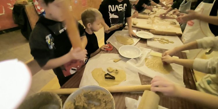 Milnarski mali vatrogasci darivali domove u Supetru