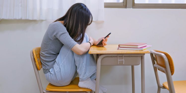 Ministarstvo obrazovanja dezavuira školske udžbenike okrivljujući žrtve za silovanja — RT Rusija i bivši Sovjetski Savez