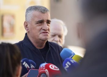 Miro Bulj o događanjima u Saboru, opleo i po Plenkoviću i Milanoviću: “Kad je trebalo bit na braniku domovine, oni su mlatili kroasane na Zrinjevcu”