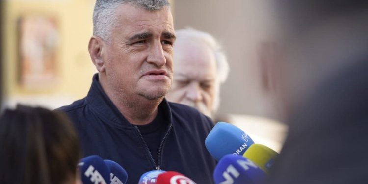 Miro Bulj o događanjima u Saboru, opleo i po Plenkoviću i Milanoviću: “Kad je trebalo bit na braniku domovine, oni su mlatili kroasane na Zrinjevcu”