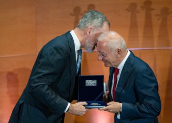 Modni milijarder pao u smrt — RT World News