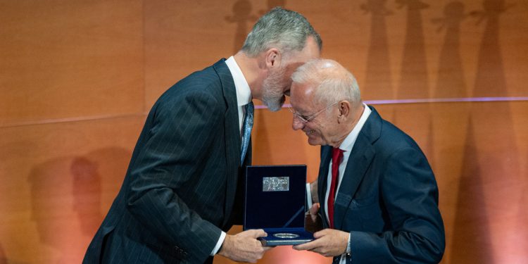 Modni milijarder pao u smrt — RT World News