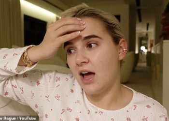 Molly-Mae Hague briznula je u plač i priznala da se ‘bori s osjećajem velike tuge i ispuhanosti’ iz ‘očitih razloga’ dok prvi Božić provodi bez bivšeg zaručnika Tommyja Furyja