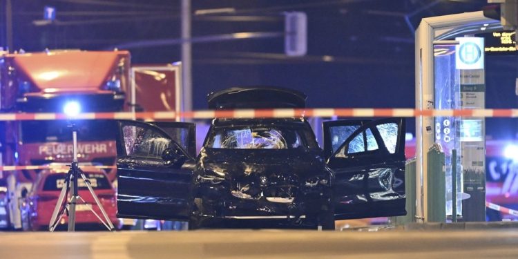 Musk nazvao Scholza ‘nesposobnom budalom’ zbog napada na božićni sajam — RT World News