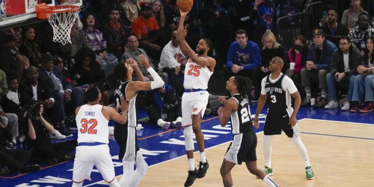 NBA, New York Knicks-San Antonio Spursi 117-114: 41 poen Bridgesa