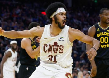 NBA rezultati: Embiid i Jokic show, vincono Cavs, Knicks i Kings
