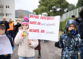 Najmasovniji prosvjedi prosvjetara u Mostaru: Mi smo spremni štrajkati, ako oni nisu spremni sjedati