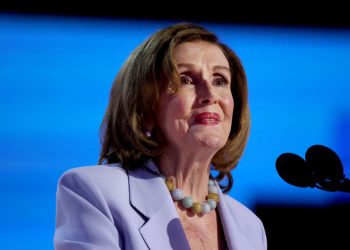 Nancy Pelosi dobila zamjenski kuk nakon nesreće — RT World News