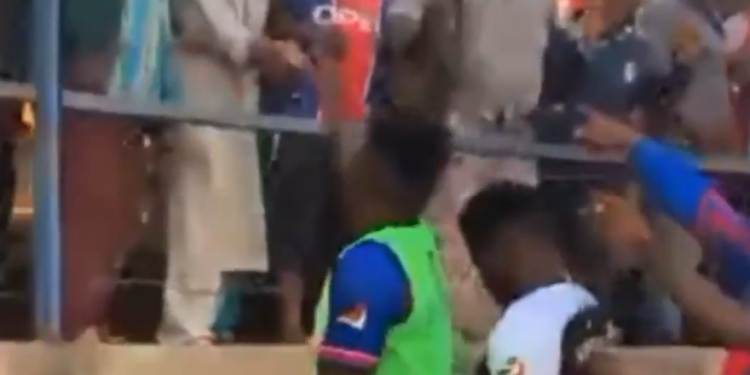 Navijači naplaćuju igrače davanjem novca