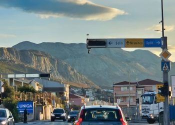 Ne radi semafor na jednoj od važnijih prometnica u Solinu. Stvaraju se gužve