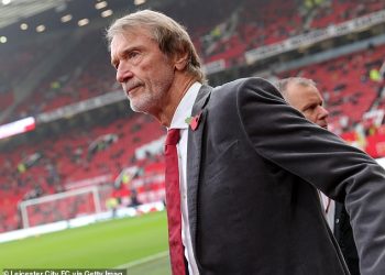 Nemilosrdne mjere rezanja troškova Man Uniteda dovode u opasnost navijače s invaliditetom, inzistiraju navijači – a Sir Jim Ratcliffe optužen je da ‘nije mario’ dok se posjetitelji utakmice ‘osjećaju istinski prestravljeno’