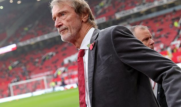 Nemilosrdne mjere rezanja troškova Man Uniteda dovode u opasnost navijače s invaliditetom, inzistiraju navijači – a Sir Jim Ratcliffe optužen je da ‘nije mario’ dok se posjetitelji utakmice ‘osjećaju istinski prestravljeno’