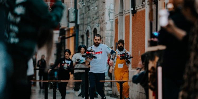 Nemojte propustiti tradicionalnu Božićnu utrku konobara