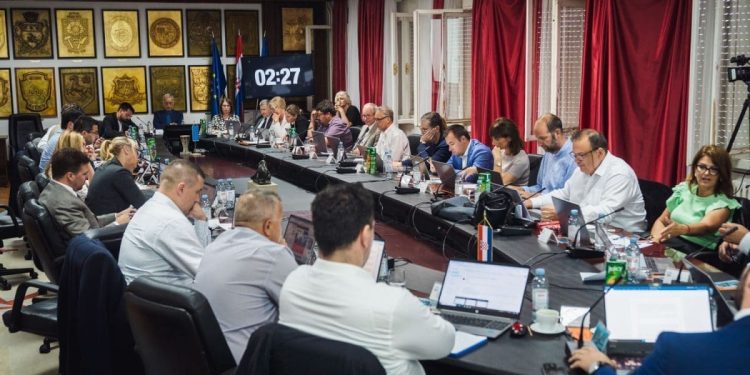 Neobičan trenutak. Šutnja na Gradskom vijeću Grada Splita, tri i pol minute nitko ništa nije govorio. Evo zbog čega