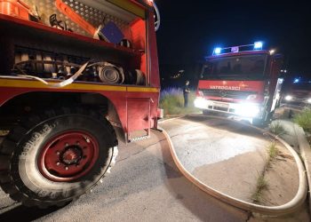 Noćas izbio požar u ugostiteljskom objektu u Omišu, gasilo ga 17 vatrogasaca
