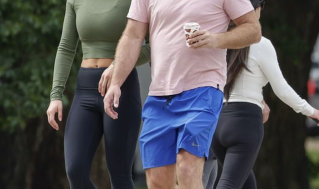 Nogavi velikan Campbell Brown primijećen je s tajanstvenom ženom nakon što ga se povezivalo s kćeri legende kriketa nakon što se razveo od svoje žene