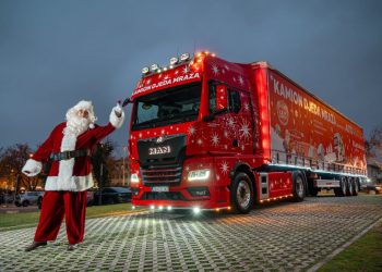 OMILJENI DJEDICA Kamion Djeda Mraza stiže u Split, evo kada