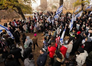 Obitelji izraelskih talaca održavaju skup u Central Parku, pozivaju Bidena i Trumpa da dovedu voljene kući