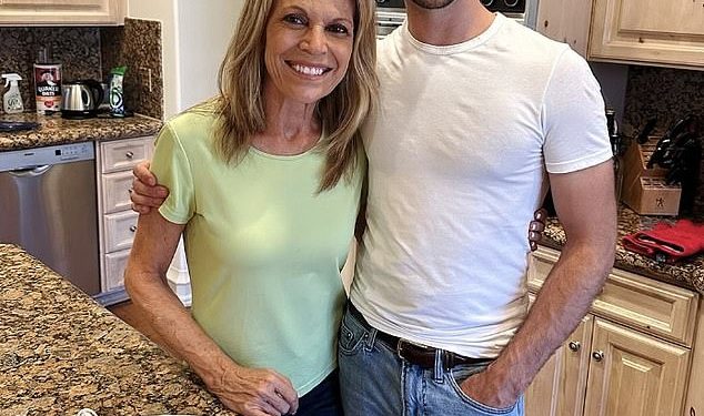 Obožavatelji Vanne White govore istu stvar o njezinom sinu Nikku, 30, u rijetkom obiteljskom videu