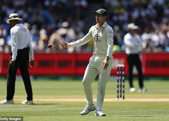 Obožavatelji kriketa – pa čak i Mitchell Starc – kritikuju Marnusa Labuschagnea zbog njegovog divljeg čina tijekom indijske probne jurnjave na Dan boksanja