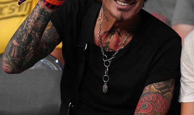 Obožavatelji zgroženi koliko se Tommy Lee često tušira: ‘Odvratno!’