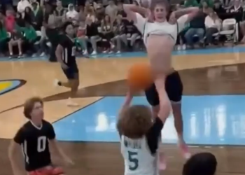 Obrana je inovativna: podiže majicu i…