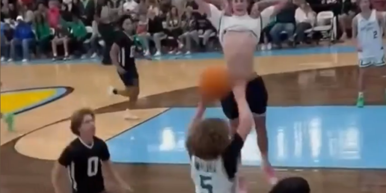 Obrana je inovativna: podiže majicu i…