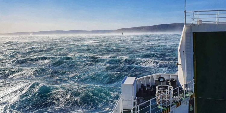 Ogromni problemi u pomorskom prometu. Broje trajektne i katamaranske linije su u prekidu, evo popisa