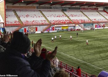 On The Road: optimizam je u izobilju dok se obožavatelji Bully Weea okupljaju iza svog voljenog Clydea u trenutku kada im je potrebna