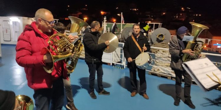 Orkestar priredio iznenađenje za sve putnike