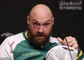Otkriveno: Tyson Fury viče ‘jeb*** sva računala!’ nakon što je saznao kako je ‘AI sudac’ zabio pobjedu Oleksandra Usyka nad njim – nakon što je Ukrajinac ponovno porazio Gypsy Kinga u Rijadu