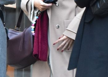 Otmjena Michelle Keegan i suprug Mark Wright pridružuju se Jamesu Argentu i njegovoj novoj djevojci Nicoline Artursson na udobnom dvostrukom spoju u The Ivy