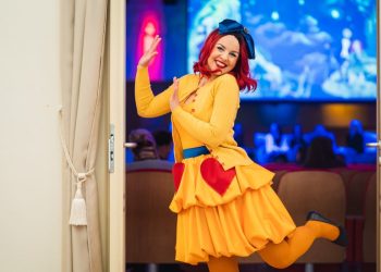 PRAVA ZABAVA ZA ONE NAJMLAĐE Glazbeni vremeplov Tete Operete uz Djeda Božićnjaka