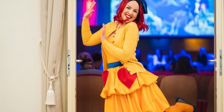 PRAVA ZABAVA ZA ONE NAJMLAĐE Glazbeni vremeplov Tete Operete uz Djeda Božićnjaka