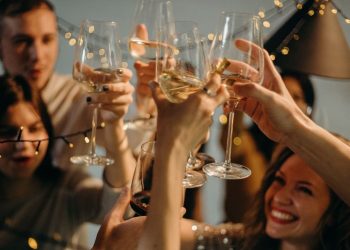 PREGRŠT DOGAĐAJA Čarobno Silvestrovo u Omišu: Bogat program za sve uzraste
