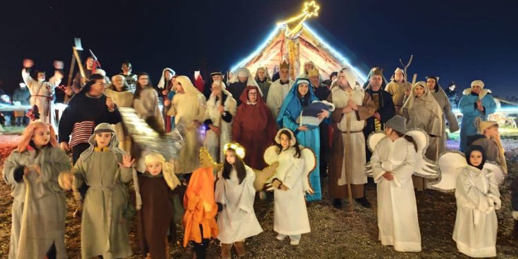 PRIZORI KOJI ĆE VAS ODUŠEVITI U Čavoglavama uprizorene žive jaslice, sudjelovalo 75 mještana