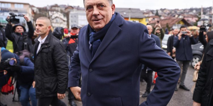 ZAHTIJEVANJA NARODA Skupština RS-a traži obustavu suđenja Dodiku, najavili blokadu institucija. Evo svih uvjeta | NACIONAL.HR